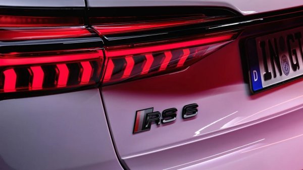 Кога: вероятно 2027
Подобно на стария си спаринг партньор, BMW M5, Audi RS6 се обръща към plug-in хибридно задвижване, за да се хареса на европейските законодатели. Моделът от следващо поколение бе засечен по време на обстойни тестове и изглежда, че ще запази своя V8 двигател като част от хибридна система. Както и при М5, това означава, че най-голямата тема при лансирането ще е тази за теглото му. Което несъмнено ще е пораснало. 


